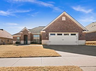 696 White Bear Trl, Lindale, TX 75771