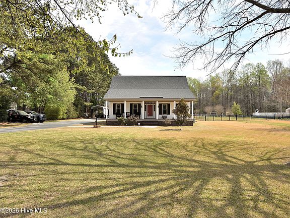 3rd image of 4083 N Old Carriage Road