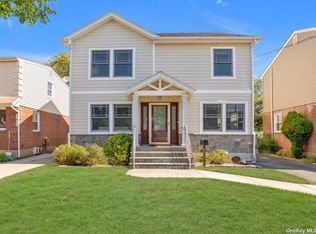 432 Argyle Rd, Mineola, NY 11501