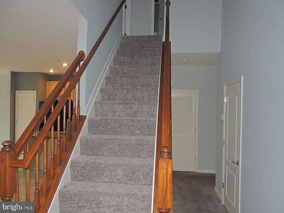4th image of 219 Mary Jane Ln