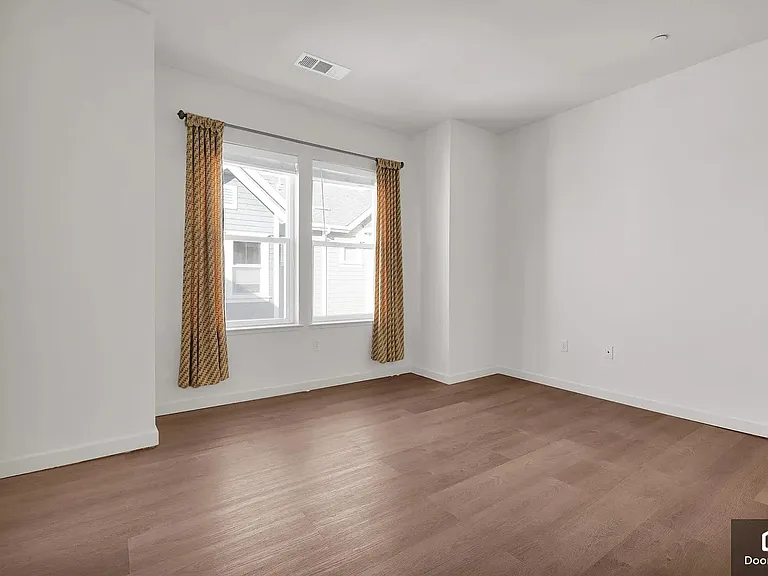 1905 Cambridge Dr — Photo 13