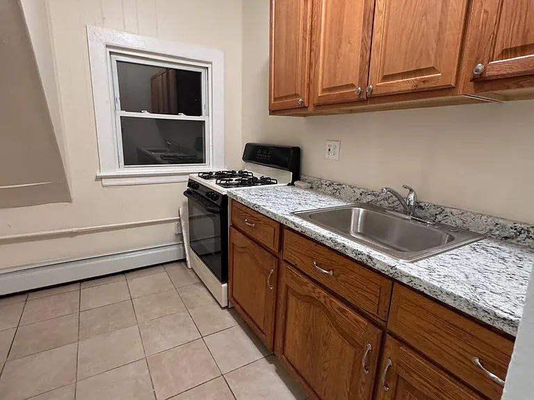 17-19 Roosevelt St #19B — Photo 7