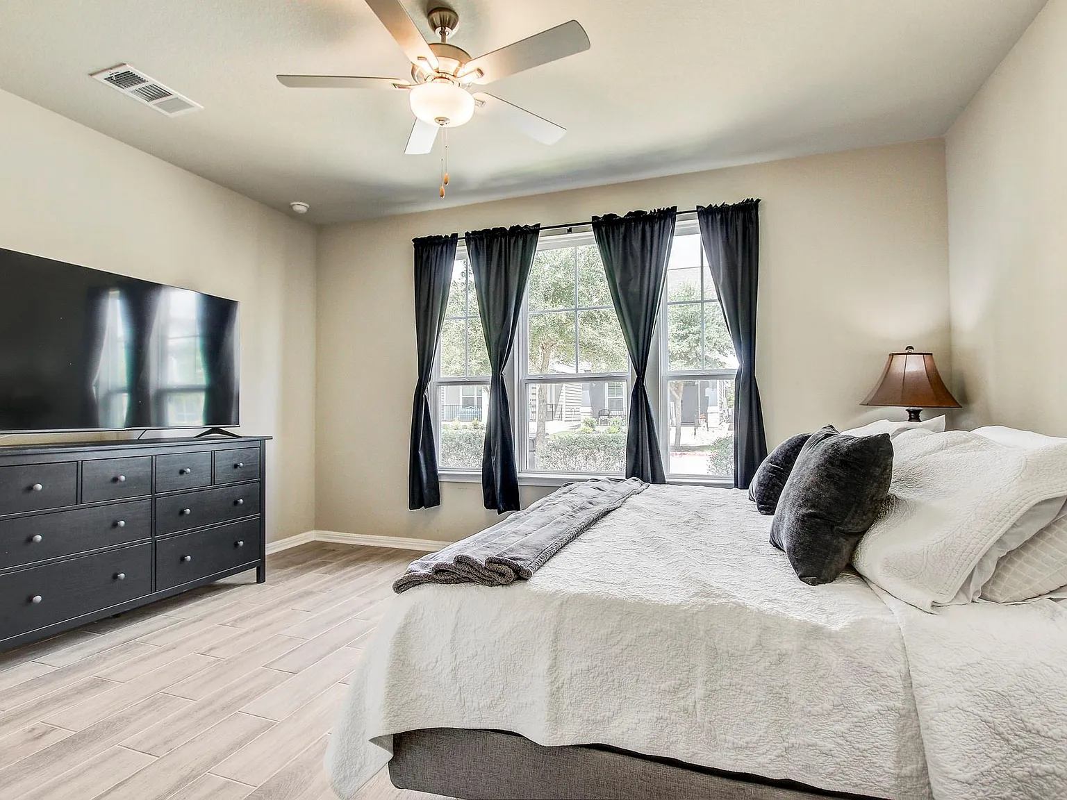 5 bed, 4.5 bath, 2544 sqft, $2,250 — Photo 4