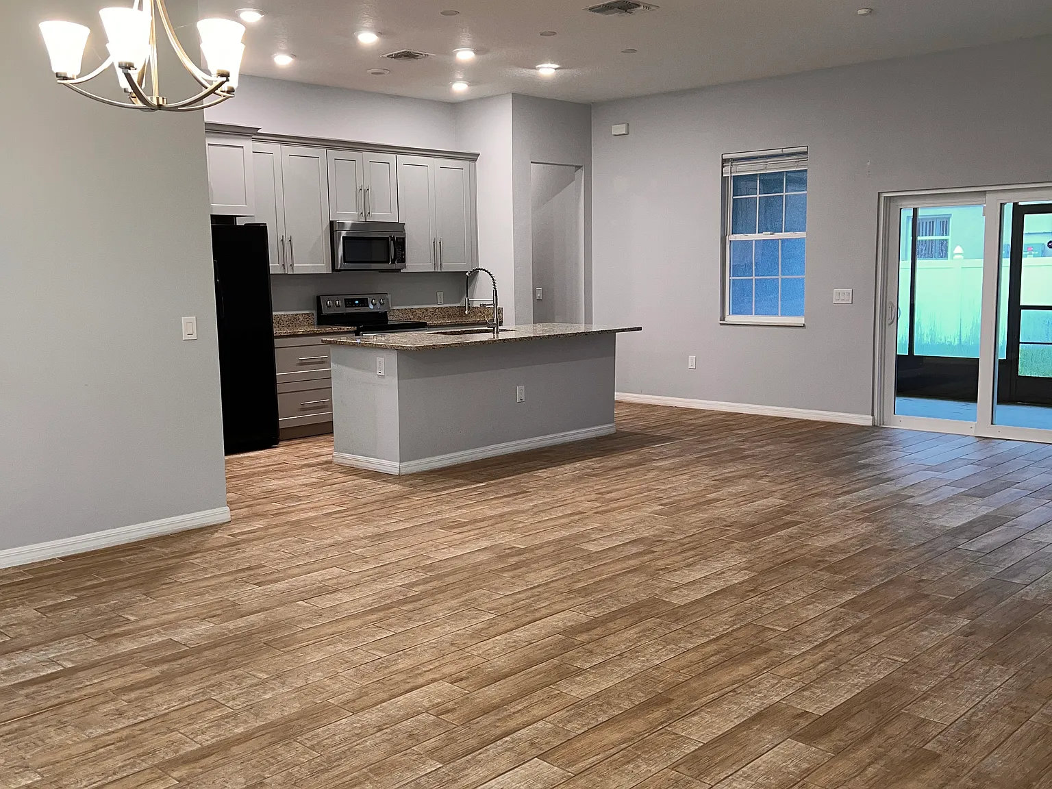 4 bed, 1928 sqft, $2,000 — Photo 3