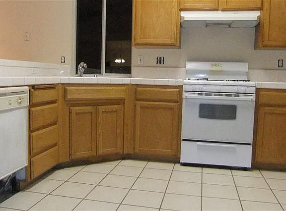 3rd image of 1625 E Waterford Ave