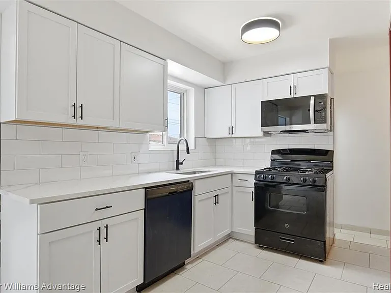 25506 Virginia Dr — Photo 9