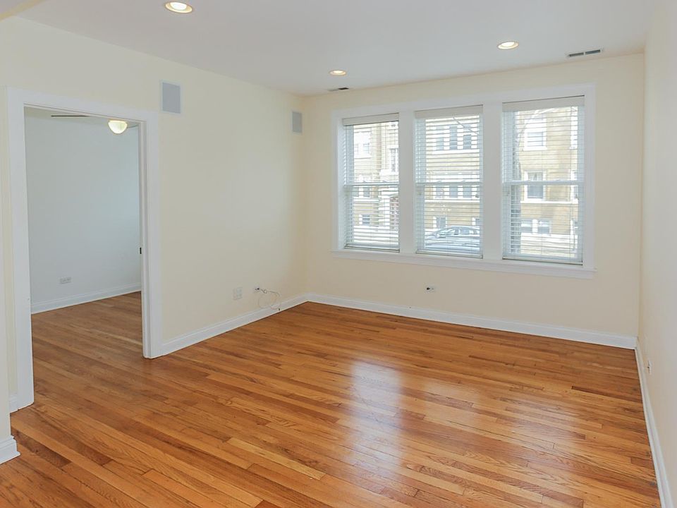 1st image of 3804.5 N Marshfield Ave #1