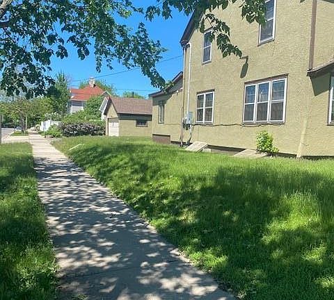 3rd image of 727 7th Ave S