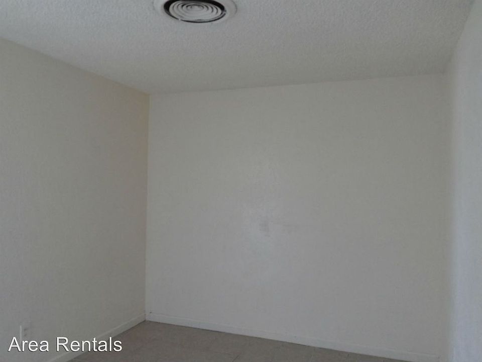 2nd image of 137 3/4 W Fredricks St