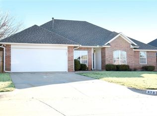 673 Crescent Cir, Midwest City, OK 73110