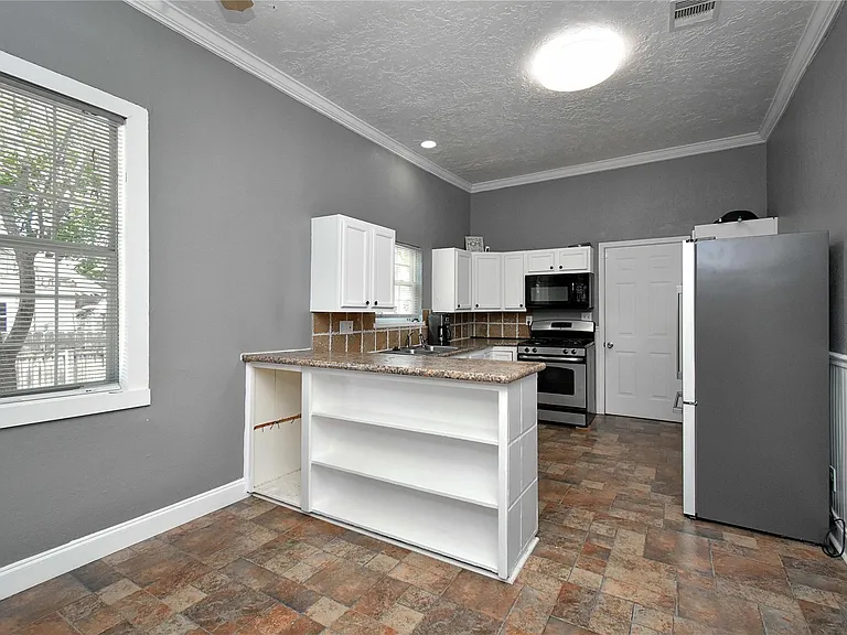 504 Green St — Photo 7