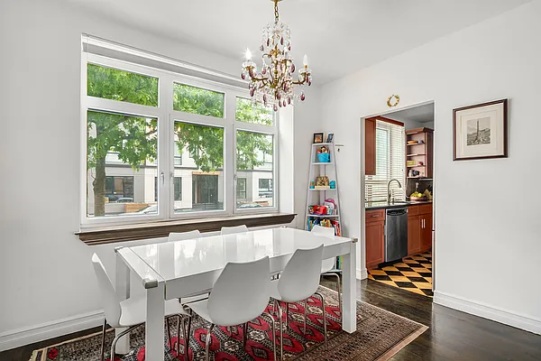 Sold by Park Property Advisors | media 5