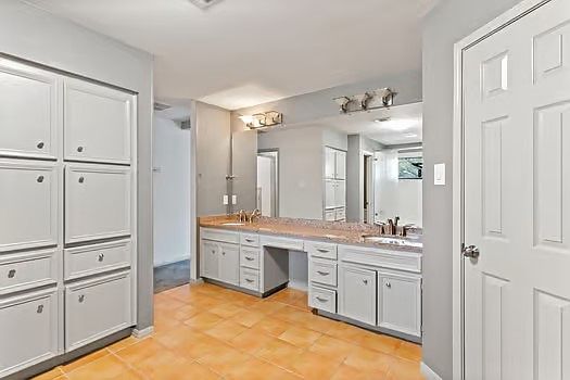 4th image of 1906 Apricot Glen Dr