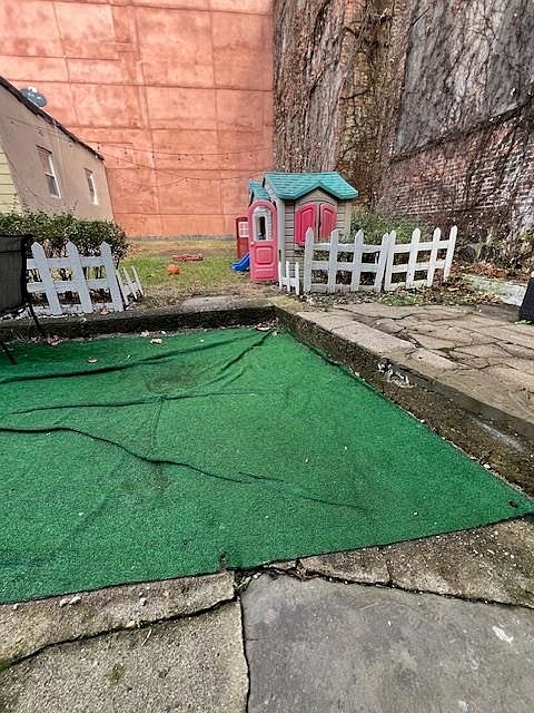 2nd image of 812 21st St