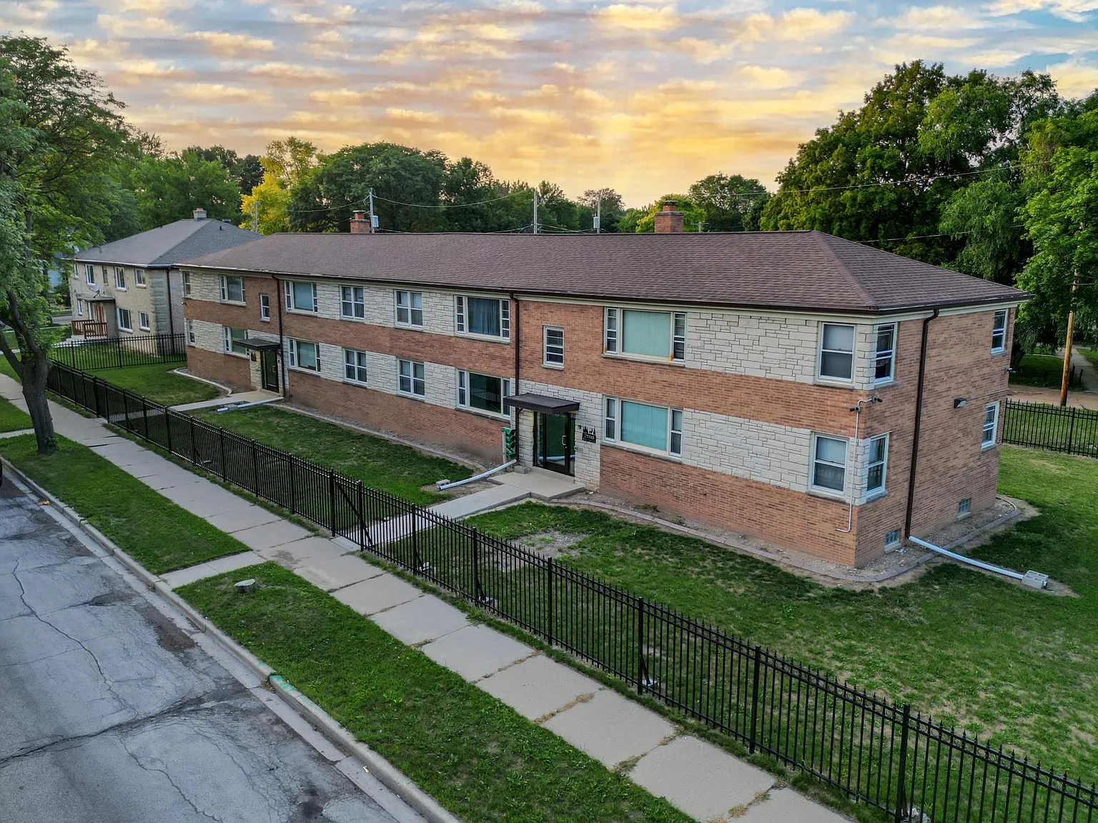 2 bed, 950 sqft, $1,215 — Photo 3