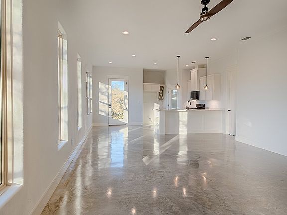 5th image of 162 W Castlelake Dr