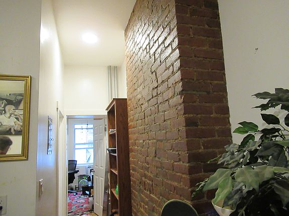 3rd image of 131 Montrose Ave #A1