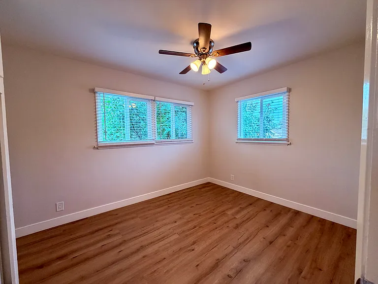 195 E Hullett St — Photo 15
