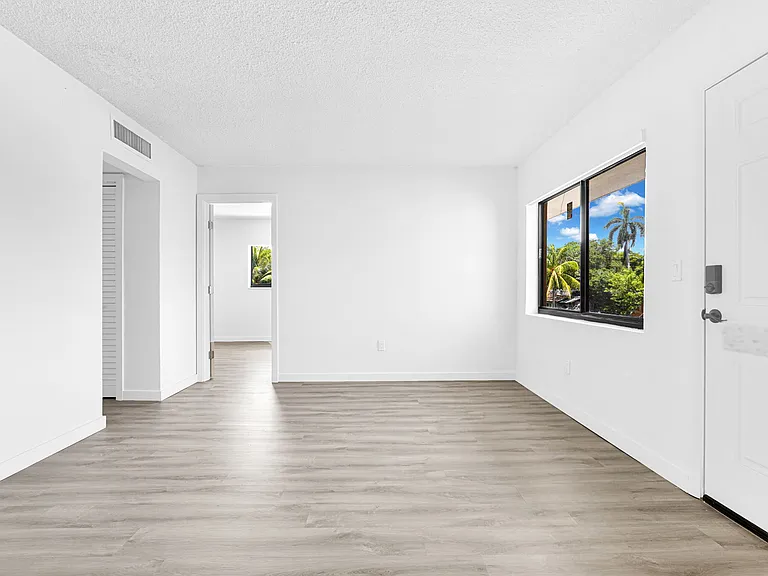 12085 W Dixie Hwy #209 — Photo 13