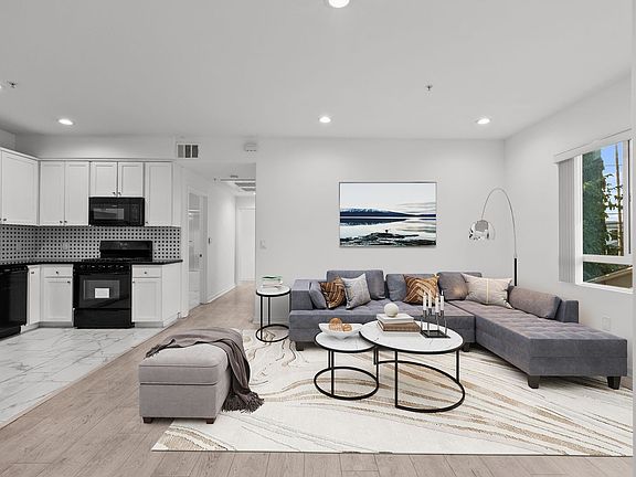 4th image of 6320 N Beck Ave #304