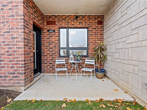 5th image of 3998 Victoria Ave #105