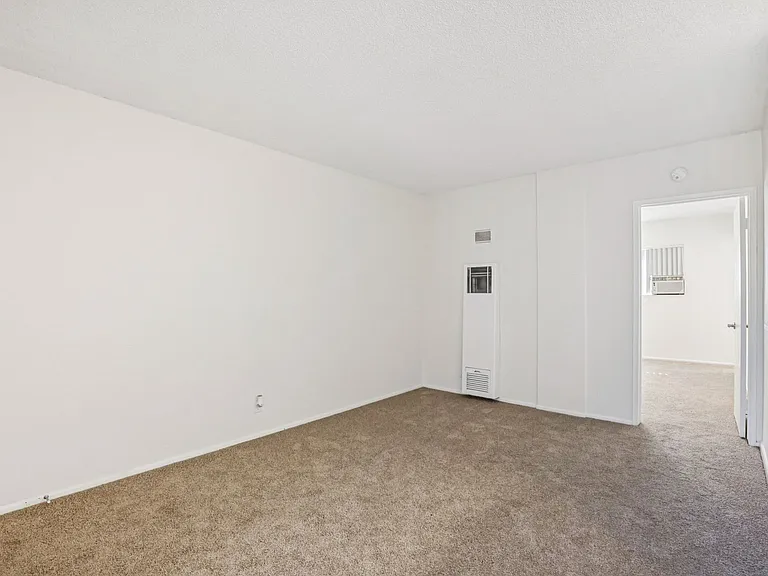 Anaheim Place — Photo 25