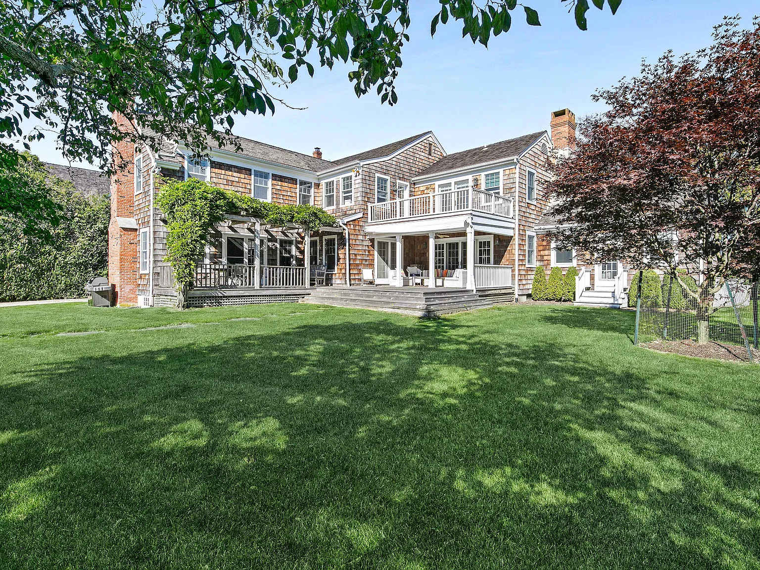 Classic Wainscott Farmhouse — Photo 2