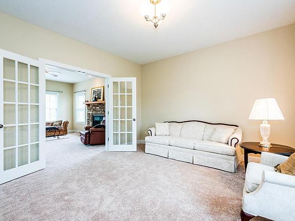 4th image of 2595 Bell Cir