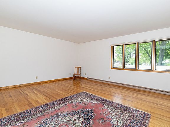 3rd image of 1633 Doemel St