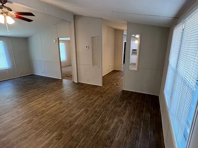 3700 Ash Dr — Photo 2