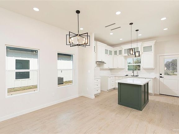 4th image of 714 Iowa Ave