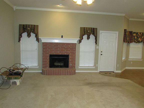 4th image of 30 Lanshire Dr