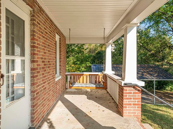 3rd image of 37 Peggys Ln