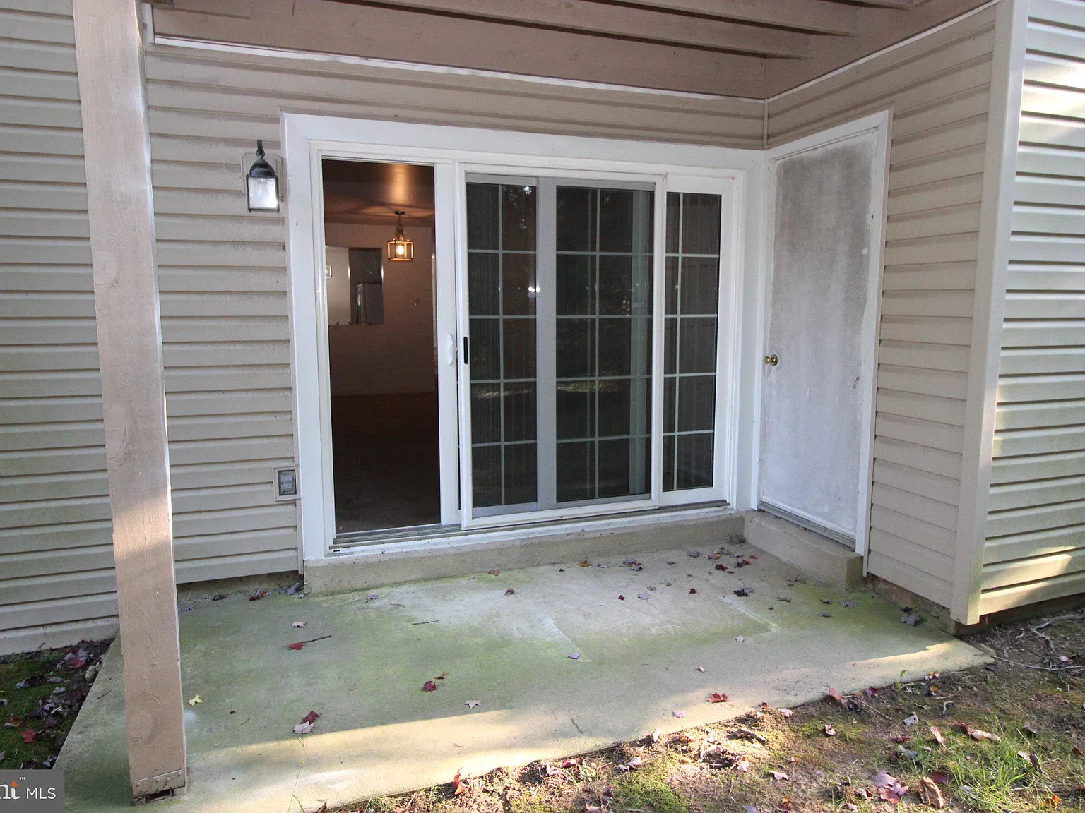 2 bed, 2.0 bath, 1072 sqft, $2,200 — Photo 2