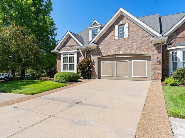 977 Chesterfield Villas Cir, Chesterfield, MO 63017