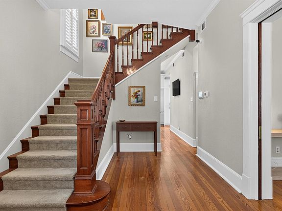 4th image of 1324 Sealy St