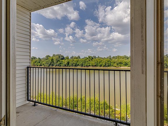 4th image of 706 Trenton St #3