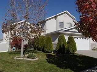 7898 S Pear Tree Cir, Sandy, UT 84094