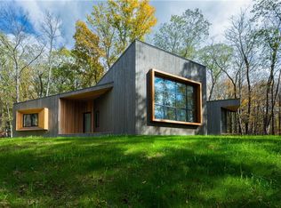 146 Seelbach Ln, Staatsburg, NY 12580