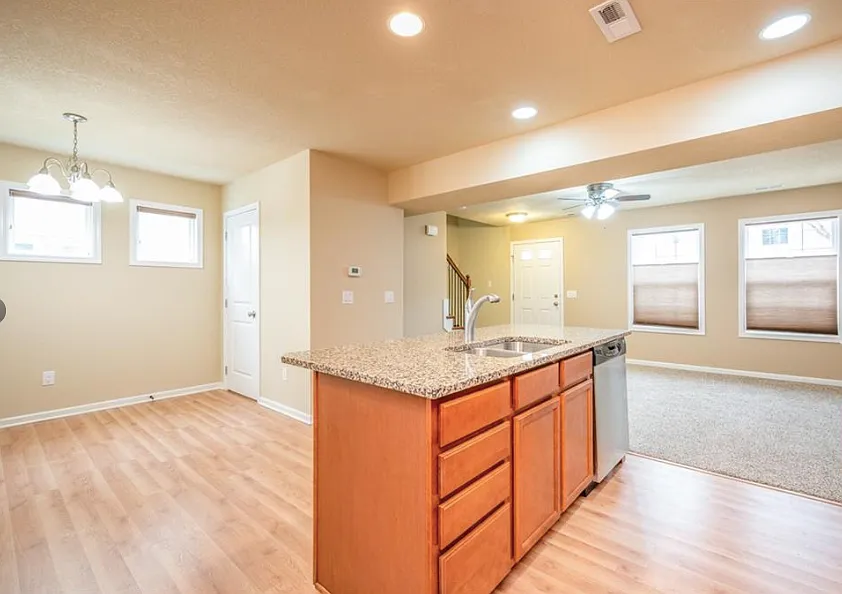 Building Photo - 9075 Coneflower Dr #107