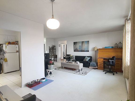 4th image of 825 Kennedy Rd #703