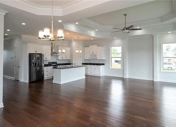 4th image of 405 Chinchilla Dr