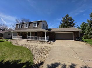 2929 Brueck Rd, Dubuque, IA 52001