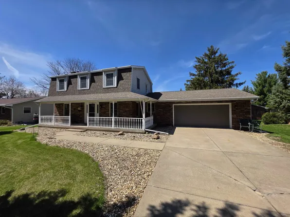 2929 Brueck Rd, Dubuque, IA 52001