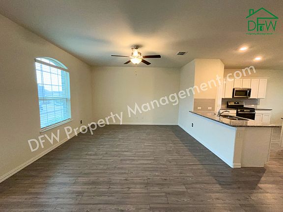 5th image of 2112 Silver Charm Ln