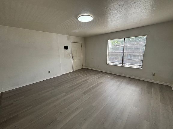 5th image of 2404 SW 31st Pl #6