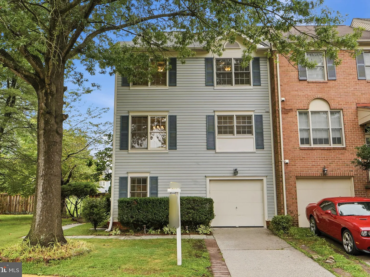 3 bed, 2.5 bath, 2222 sqft, $3,100 — Photo 2