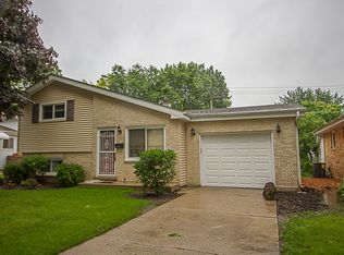 633 McKinley Ave, Mundelein, IL 60060