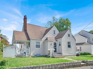 11 Barnes Dr E, Ridgefield Park, NJ 07660