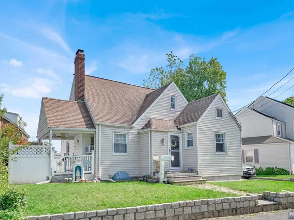 11 Barnes Dr E, Ridgefield Park, NJ 07660